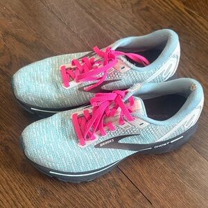 Brooks Ghost Women's Light Blue Running Sneakers with Hot Pink Laces